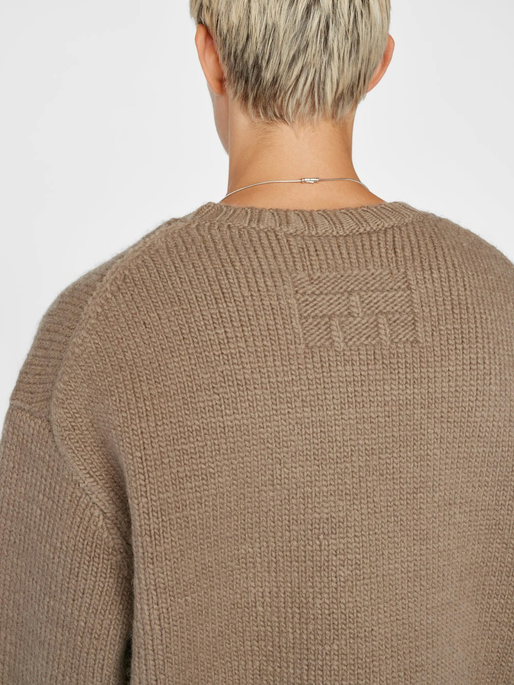 sweater back view alt:size